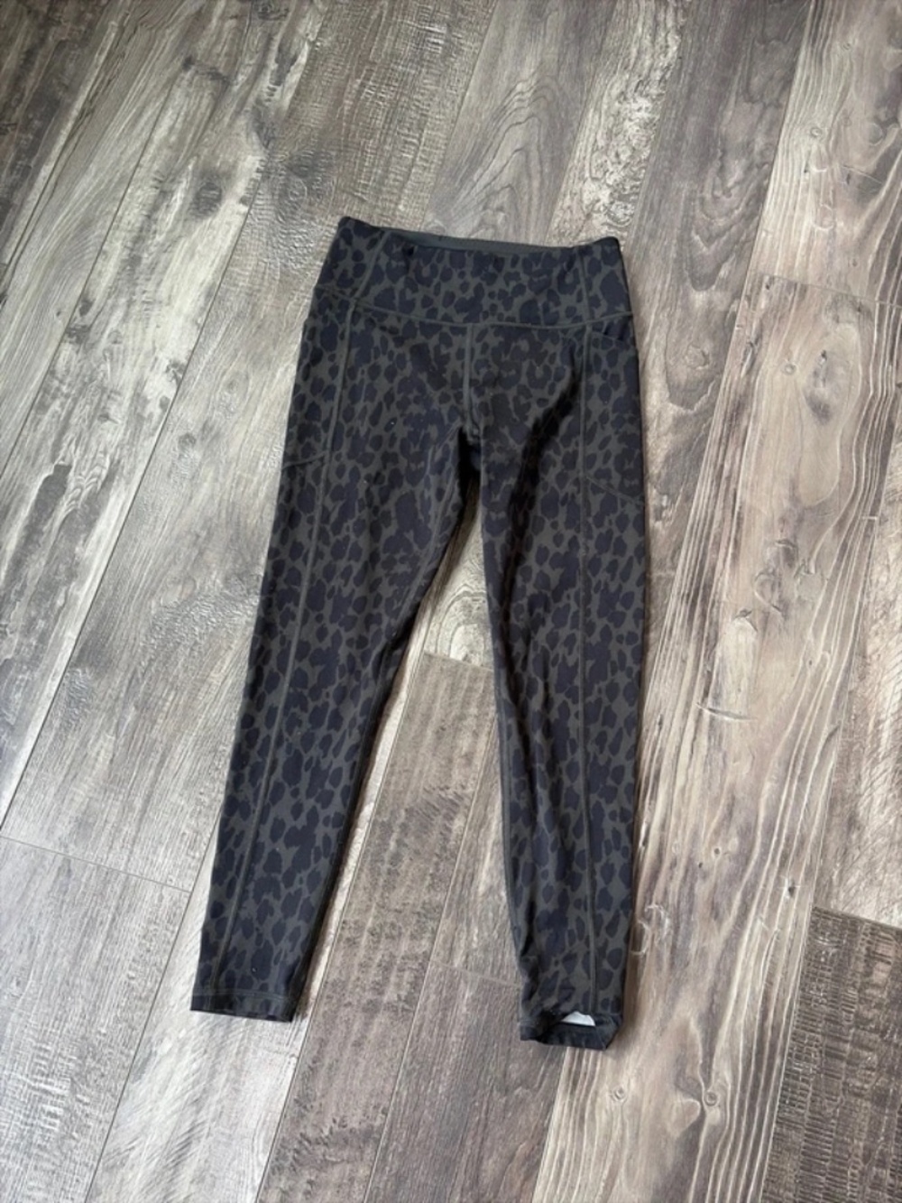 Victoria’s Secret performance leopard army printed yoga pants